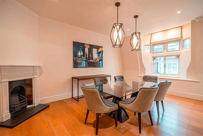 2 Bedroom Flat To Rent In Duke Street, Mayfair, W1K