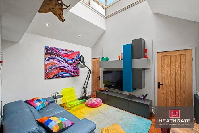 1 Bedroom Terraced House For Sale In Heath Passage Golders Hill, NW3