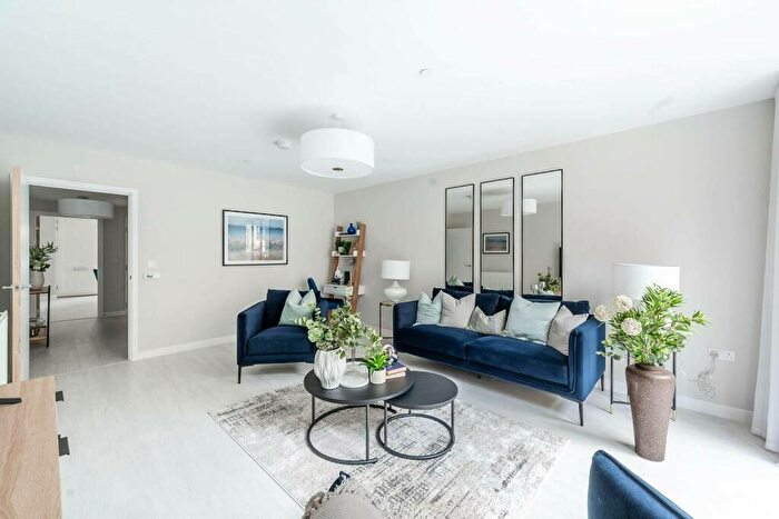 2 Bedroom Flat To Rent In Hendon Waterside, London, NW9