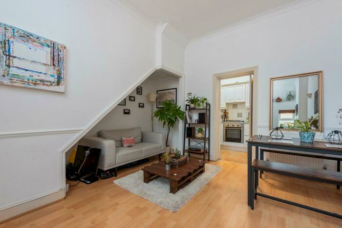 2 Bedroom Flat To Rent In Grosvenor Park, SE5