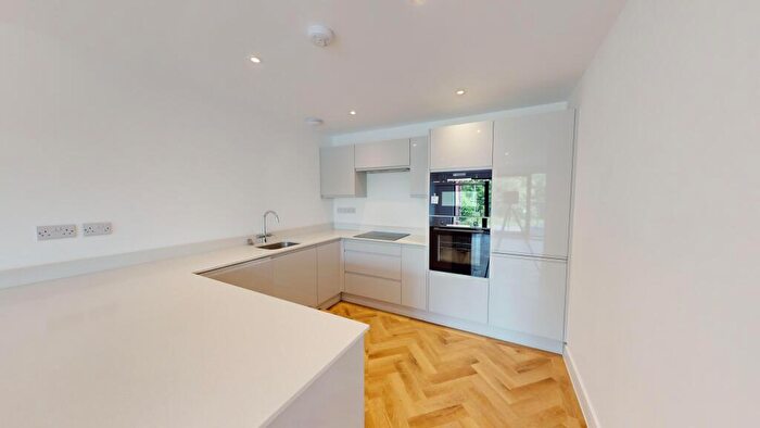 3 Bedroom Flat To Rent In Goldstone Crescent, Hove, BN3