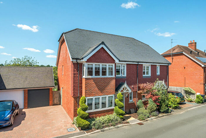 3 Bedroom Semi-Detached House For Sale In Wey Meadow Close, Farnham, GU9