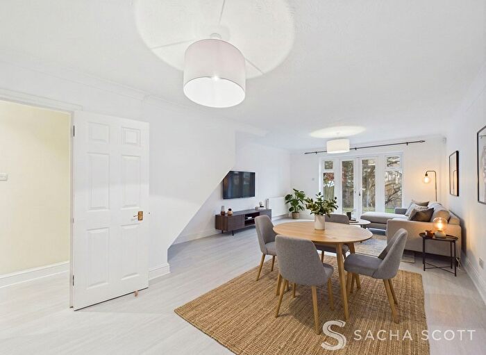 5 Bedroom End Of Terrace House For Sale In Sinclair Drive, Sutton, SM2