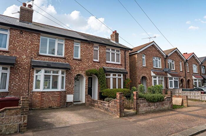 2 Bedroom Terraced House For Sale In Winden Avenue, Chichester, PO19