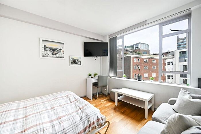 Apartment To Rent In Florin Court, Charterhouse Square, London, EC1M
