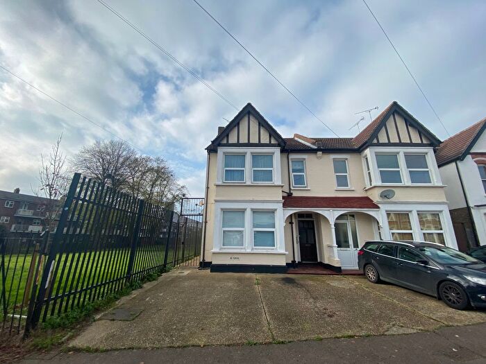 2 Bedroom Flat To Rent In Christchurch Road, Southend-On-Sea, SS2