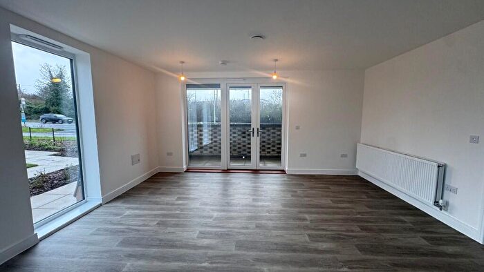 2 Bedroom Flat To Rent In Scotney Drive, Dartford, Kent, DA9