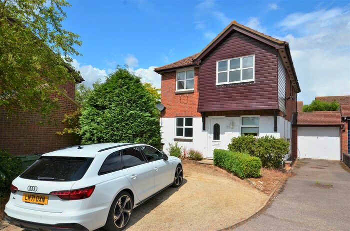 4 Bedroom Detached House To Rent In Glenham Road, Thame, OX9