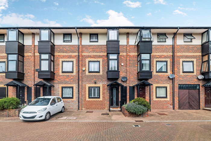 3 Bedroom Terraced House For Sale In Barnfield Place, London, E14