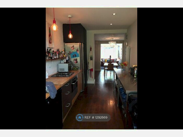 1 Bedroom Flat To Rent In Victoria Park, London E9