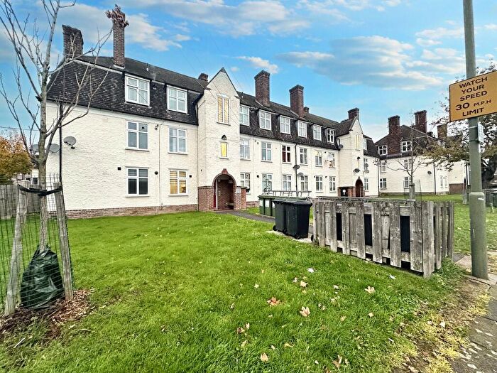 3 Bedroom Apartment To Rent In Montrose Avenue, Edgware, HA8