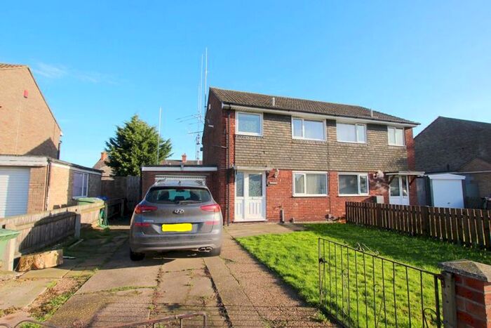 3 Bedroom Semi-Detached House For Sale In Hawthorn Avenue, Immingham, DN40