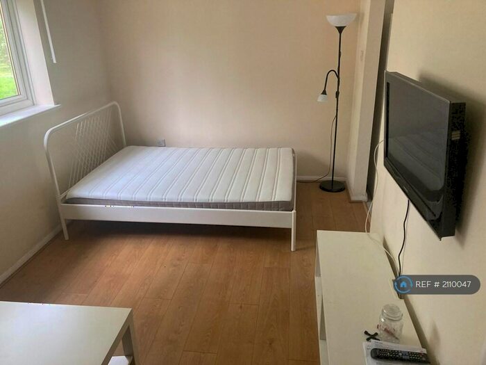 Studio To Rent In Thurmaston, Leicester, LE4