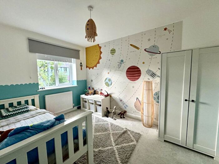 3 Bedroom Semi-Detached House For Sale In Westcliffe Road, Cleckheaton, BD19