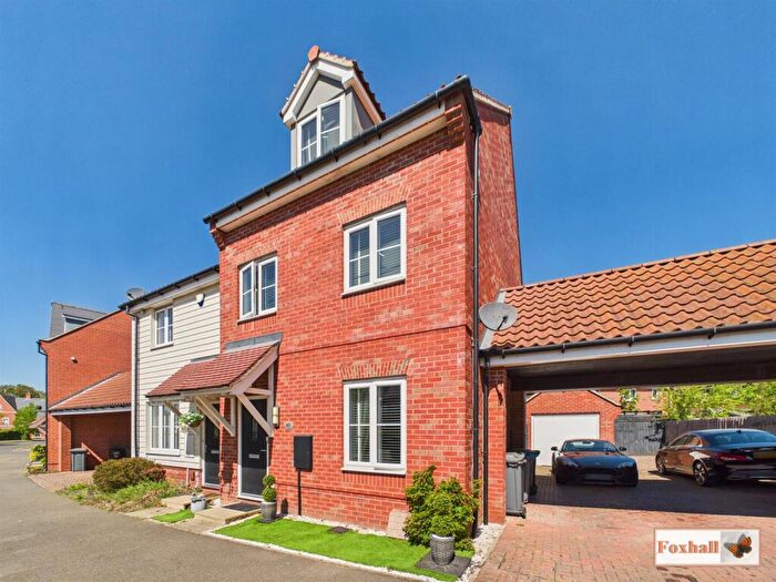 3 Bedroom Semi Detached House For Sale In The Sandlings, Martlesham, Woodbridge, IP12