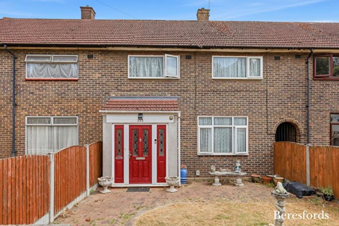 3 Bedroom Terraced House For Sale In Straight Road, Romford, RM3