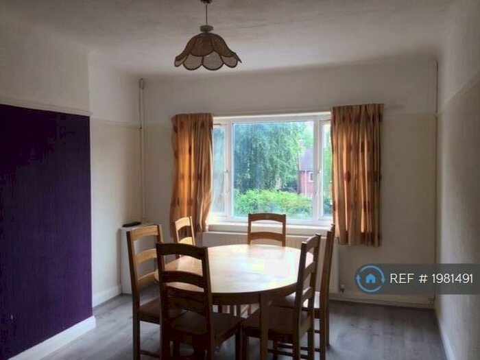 4 Bedroom Flat To Rent In Village Road, Heswall, Wirral, CH60