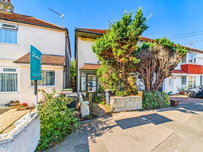 2 Bedroom End Of Terrace House For Sale In Portfield Close, Christchurch, Dorset, BH23