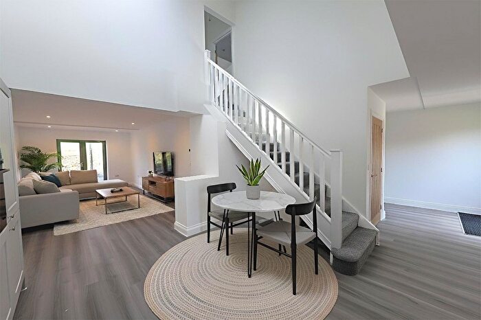 2 Bedroom Barn Conversion For Sale In Broadclyst, Exeter, EX5