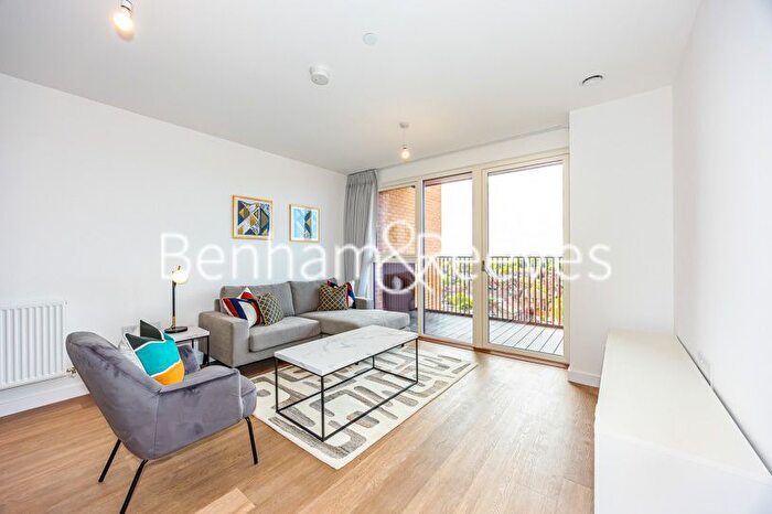 2 Bedroom Flat To Rent In Horn Lane, Acton, W3