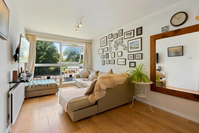 3 Bedroom Flat To Rent In Albert Drive, London, SW19