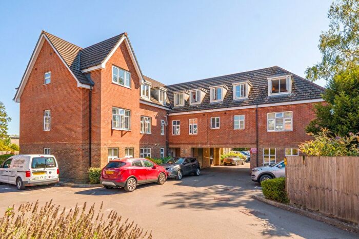 2 Bedroom Flat For Sale In Station Road, Park Gate, Southampton, Hampshire, SO31