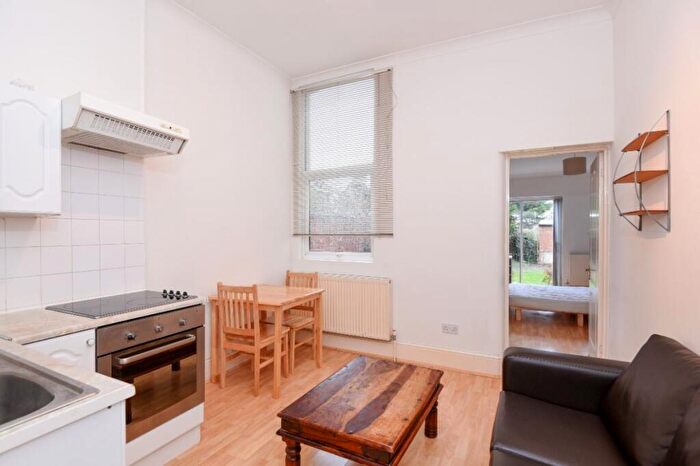 1 Bedroom Flat To Rent In Manstone Road, London, NW2