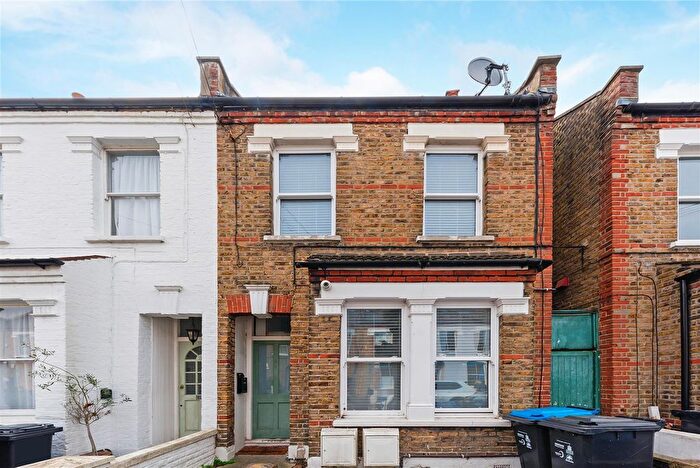 3 Bedroom Maisonette For Sale In Milton Road, Wimbledon, SW19
