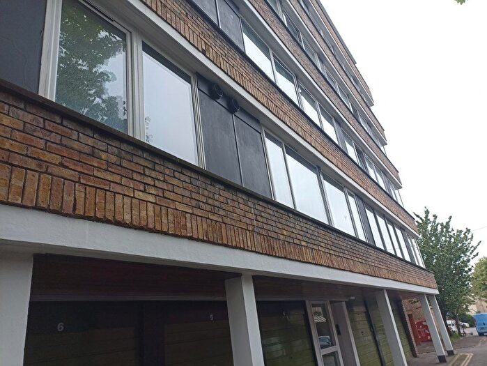 3 Bedroom Flat To Rent In High Kingsdown –, BS2