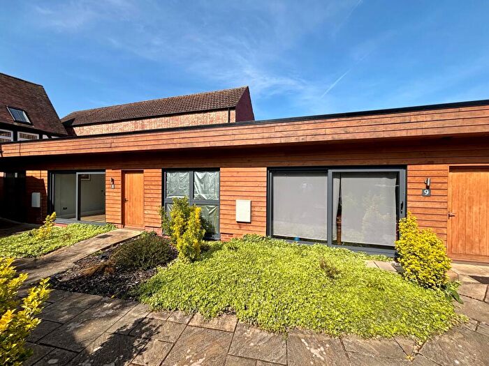 1 Bedroom Bungalow To Rent In Bungalow, High Street, Stratford-upon-Avon, CV37