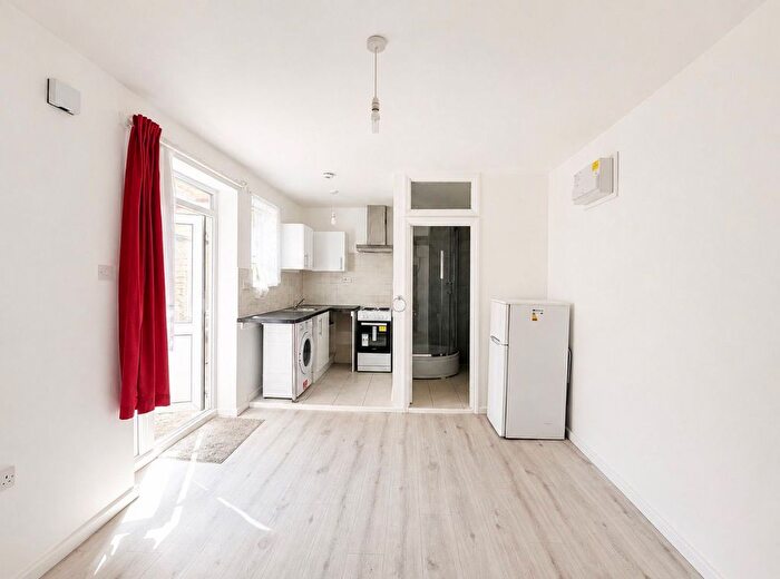 1 Bedroom Flat To Rent In Myddleton Road, London, N22