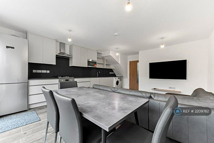 4 Bedroom Maisonette To Rent In Fellows Court, London, E2