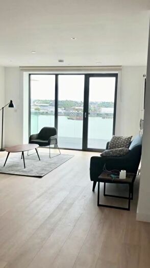 2 Bedroom Flat To Rent In Cable Street, London, E16