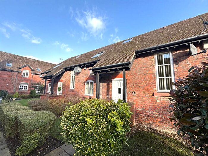 2 Bedroom House For Sale In Reduced - Exclusive Gated Mews, L35
