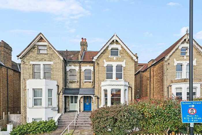 2 Bedroom Flat For Sale In Hopton Road, Streatham, SW16