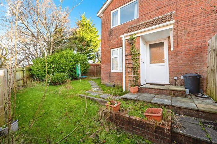 1 Bedroom Semi Detached House For Sale In Bronwydd, Birchgrove, Swansea, SA7