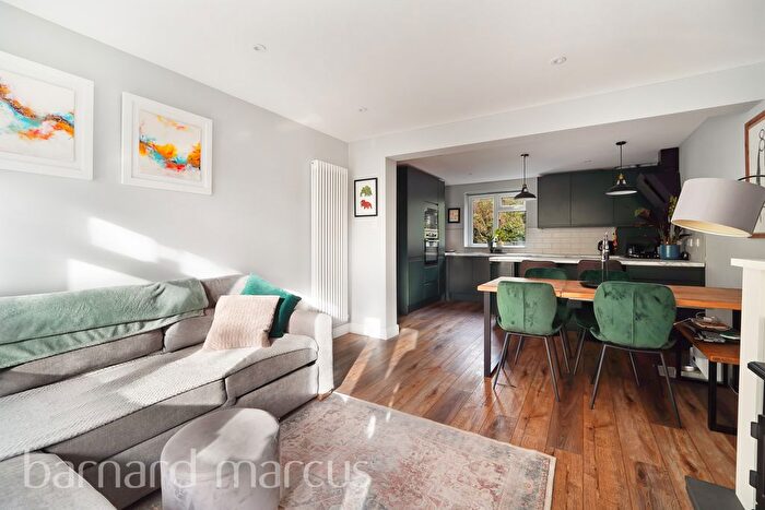 2 Bedroom Flat To Rent In Glen Albyn Road, London, SW19
