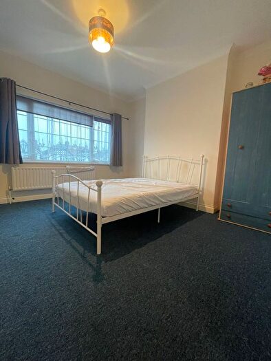 2 Bedroom Flat To Rent In Woodford Avenue, Ilford, IG2