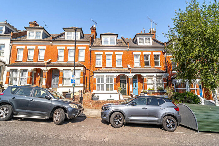 2 Bedroom Apartment For Sale In Glebe Road, Crouch End, N8
