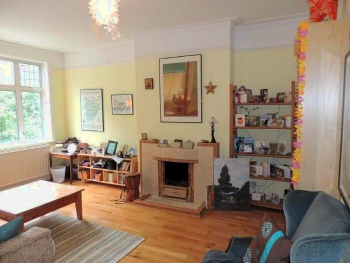 2 Bedroom Flat To Rent In A Brockwell Park Gardens, Herne Hill, London, SE24