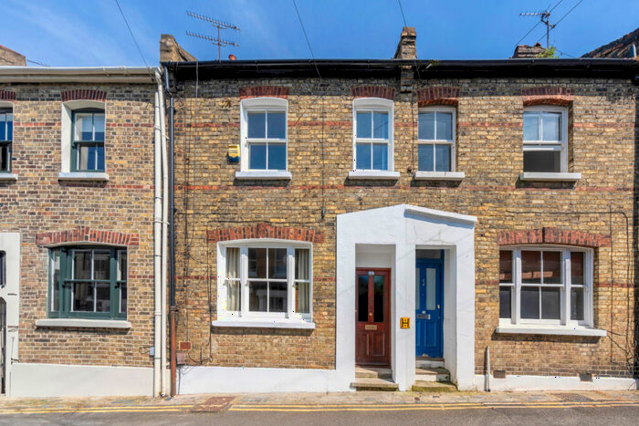 2 Bedroom Terraced House To Rent In Whistler Street, London, N5