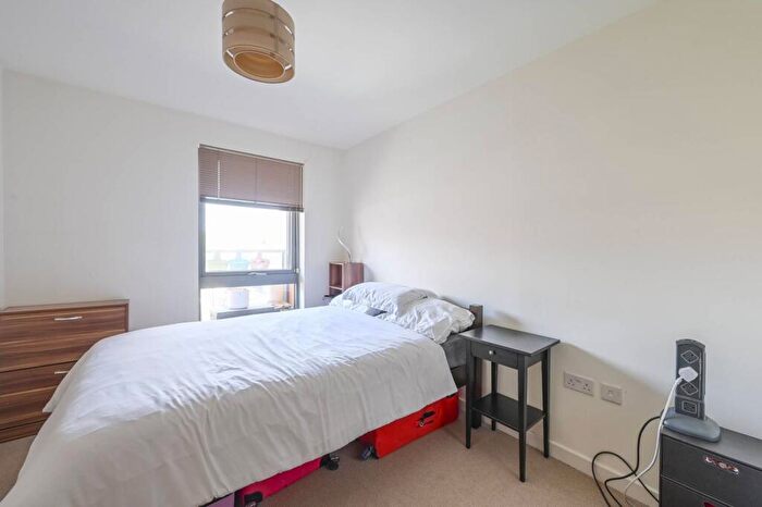 2 Bedroom Flat For Sale In Chi Building, Crowder Street, Shadwell, London, E1