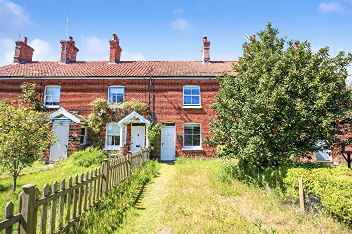 2 Bedroom Terraced House For Sale In The Street, Bintree, NR20