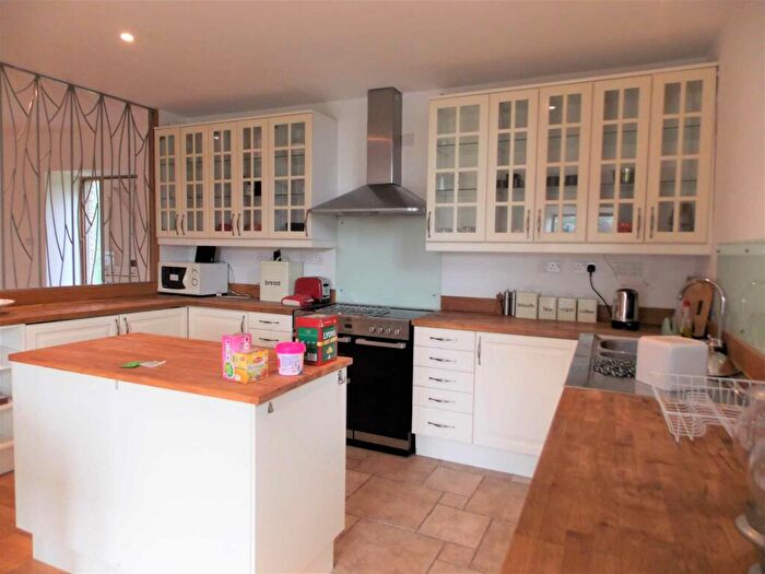 2 Bedroom Cottage To Rent In The Retreat, Frome, BA11