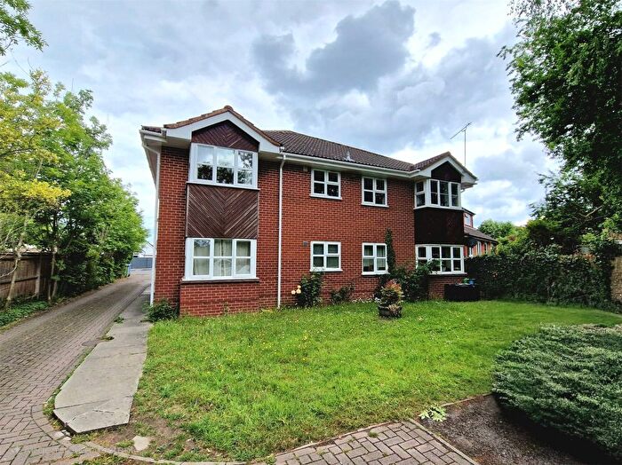 2 Bedroom Flat To Rent In Binfield Road, Bracknell, Berkshire, RG42