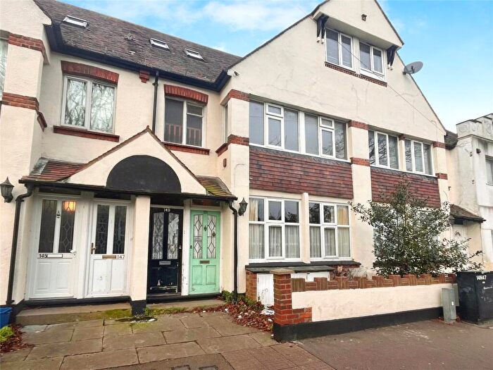 2 Bedroom Apartment For Sale In Hamstel Road, Southend-on-Sea, Essex, SS2