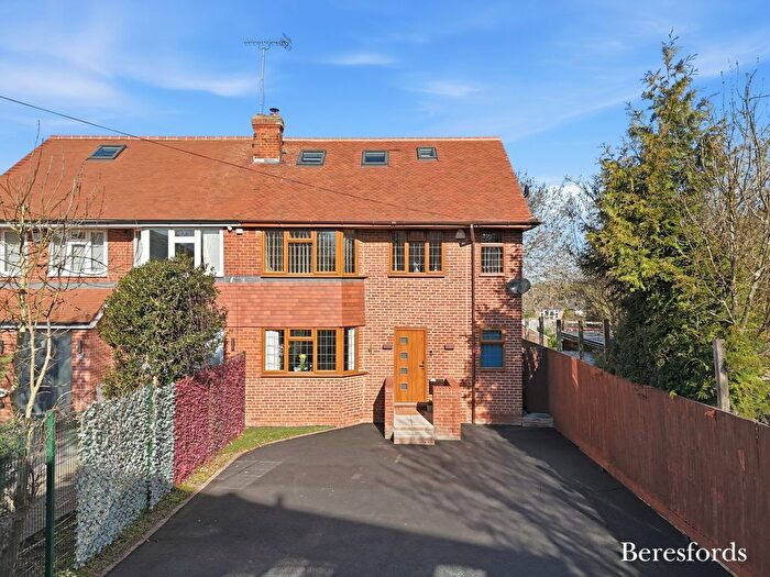 6 Bedroom Semi-detached House For Sale In Rochford Avenue, Shenfield, CM15