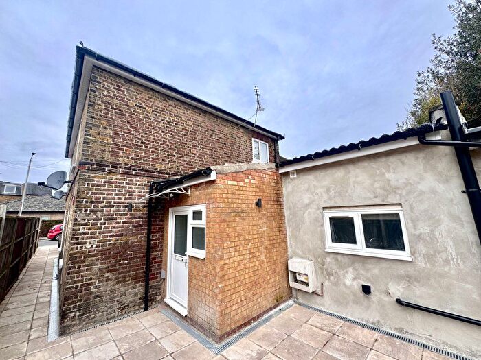 2 Bedroom Cottage To Rent In Colham Green Road, Uxbridge, UB8