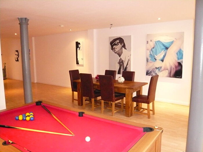 2 Bedroom Apartment To Rent In George Street, B3