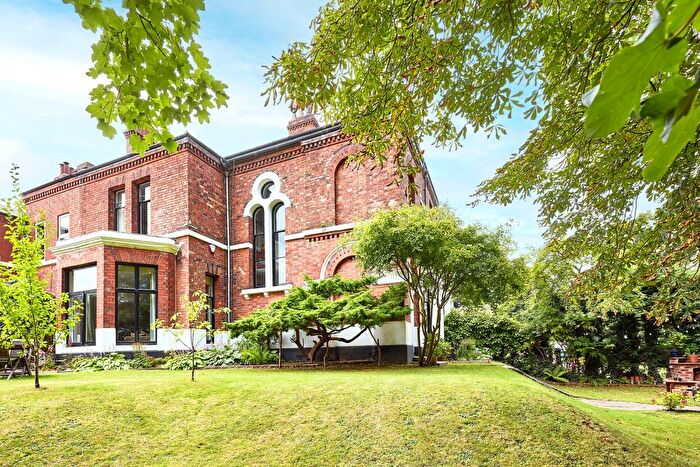 5 Bedroom Property For Sale In Carleton Road, Pontefract, WF8